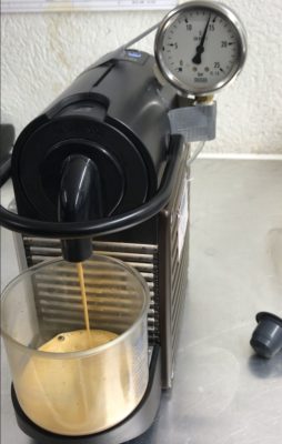 Manometer fixed on the Nespresso® machine